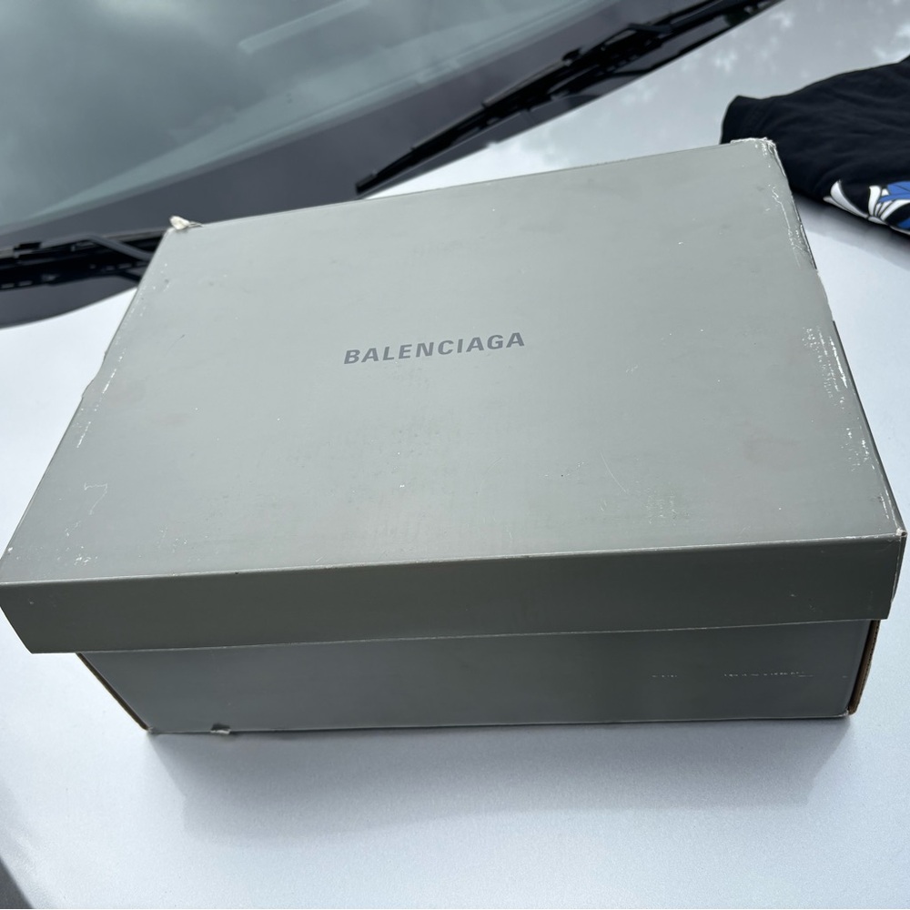 Balenciaga Sneakers in Gray Box